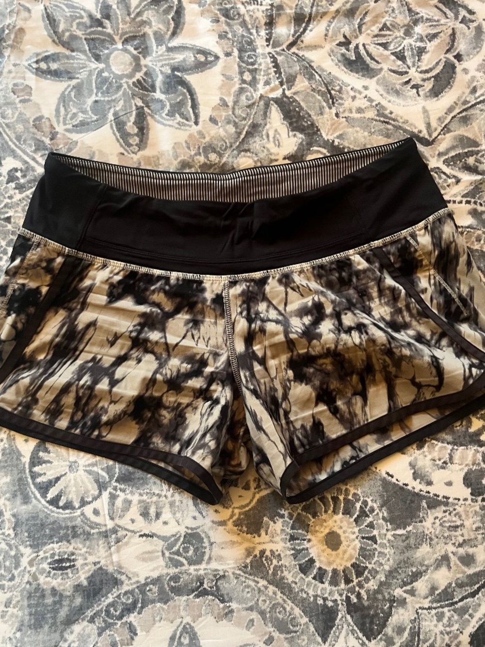 Lululemon speed up shorts size 6